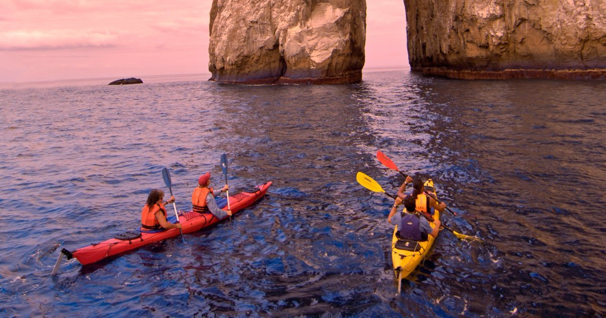 kayaking_to_kicker_rock